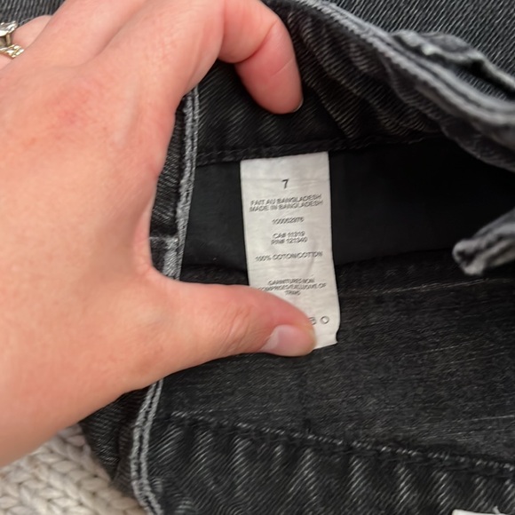 Garage Denim Mom Black Shorts - Picture 4 of 4